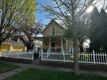215 S Pearl St, Pendleton, IN 46064 | MLS #22095