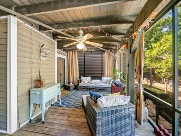215 Shoreline Dr