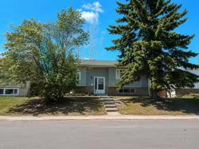 215 Penbrooke Way Se, Calgary, AB, T2A 3S7 house for sale L.