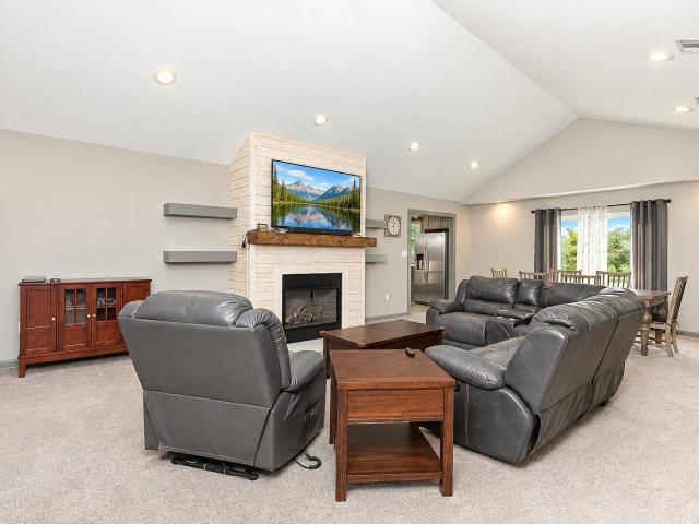 215 Pin Oak Drive