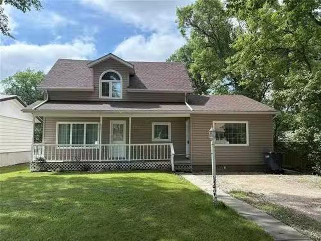 215 Rossmore Avenue, Killarney, MB, R0K 1G0 house for sale.
