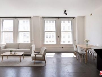 215 W 7th Street 907