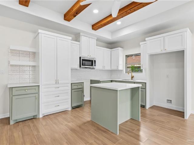 215 W Bell Avenue