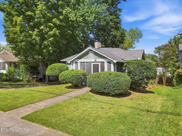 215 W Goddard Ave