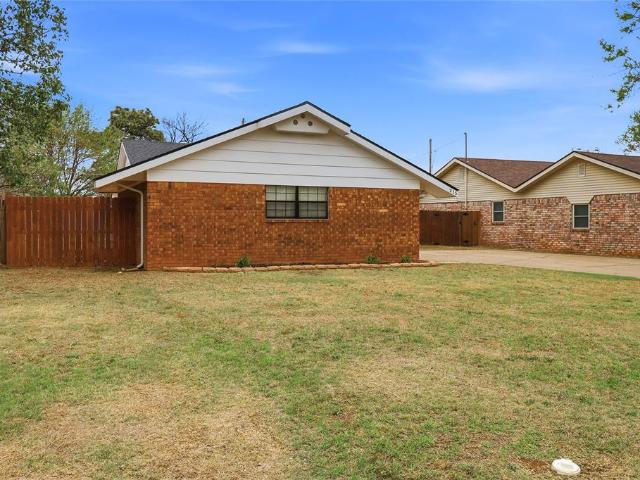 215 W Hillcrest Lane
