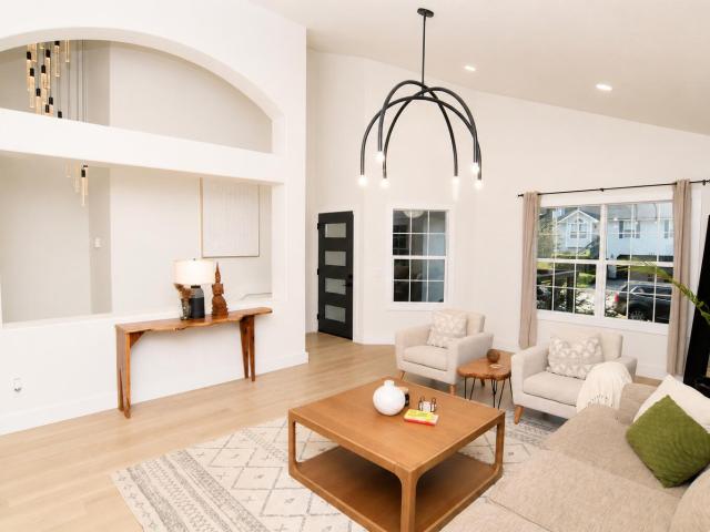 215 W Pine Hill Court