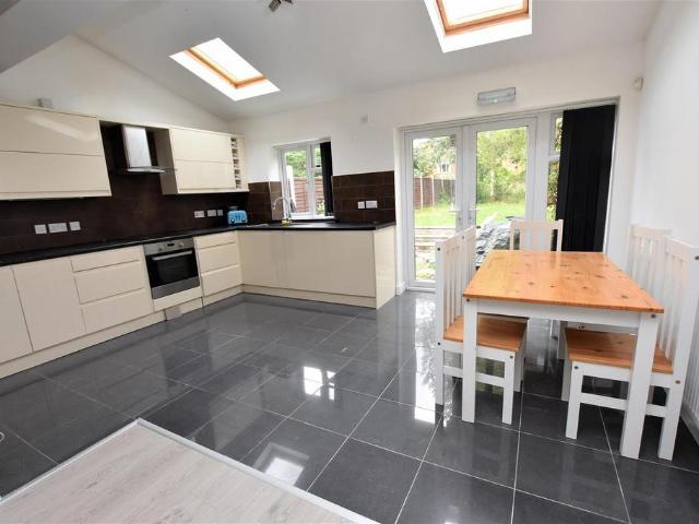 215 Warwards Lane, Stirchley, B29 7QU, United Kingdom | 4 bed house for rent #133404928 | Rentberry