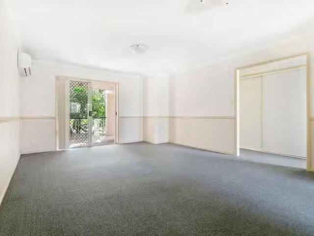 2/15 Wellington Street, Coorparoo, QLD 4151