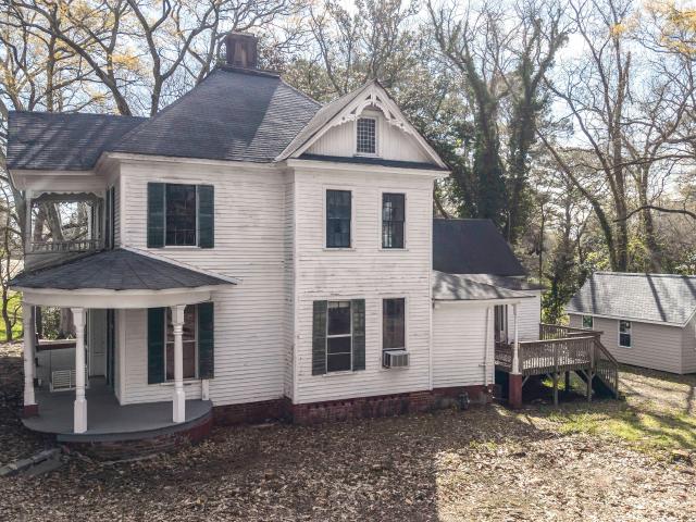 215 West Avenue