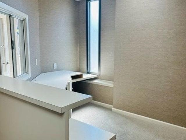 215 Willis Ave, 2 beds, 1 full bath