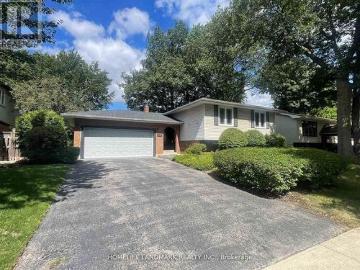 House for sale in Halton - Garden, Parking