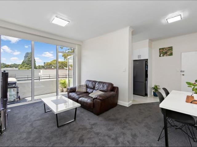 21/60 Farnham Street, Flemington