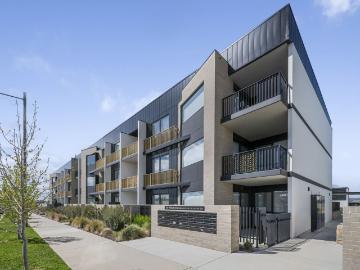 Googong, Jembaicumbene - Balcony, Parking