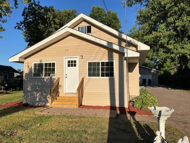 216 6th Street NE