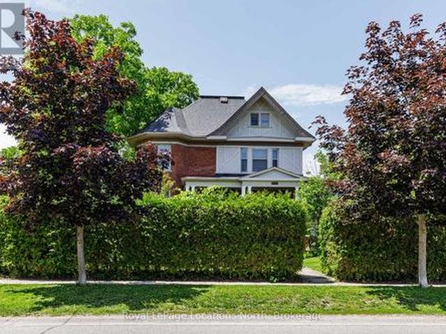 216 Cedar Street, Collingwood, ON, L9Y 3A8 house for sale | Listing ID S13534 | Royal LePage