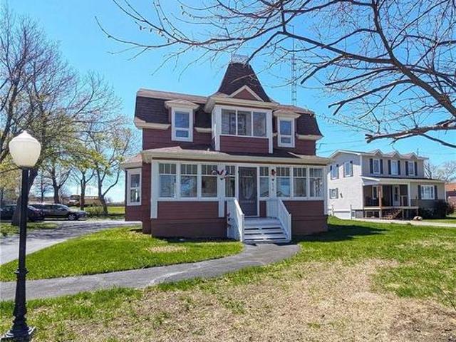 216 Boul. Saint Pierre O, Caraquet, NB, E1W 1A5 house for sale | Listing ID NB140679 | Royal LePage