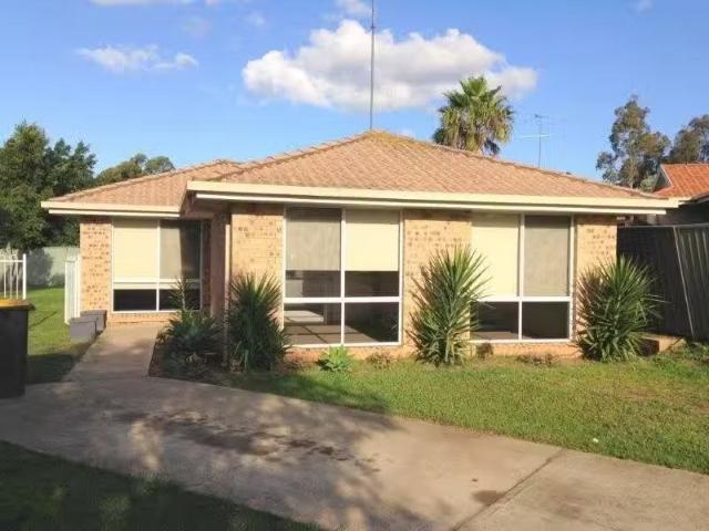 2/16 Baldwin Way, Currans Hill House for rent Listed by Leasi.