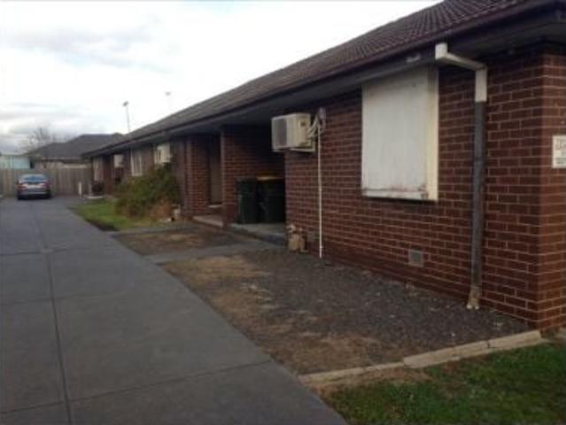 2/16 Buchanan Street, St Albans