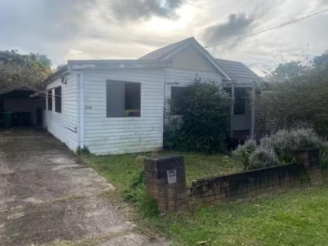 216 Gipps Road, Gwynneville House for rent Listed by Anita Le.