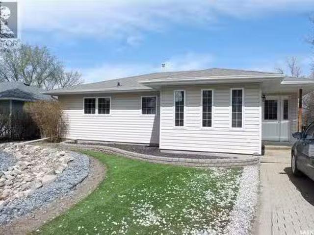 216 Dominion Road, Assiniboia, SK, S0H 0B0 house for sale L.