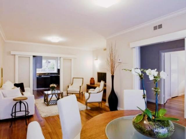 2/16 Dundonald Avenue, Malvern East, Melbourne