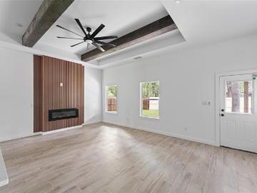 216 E Beachwood Loop
