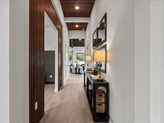 216 Firethorn Cv