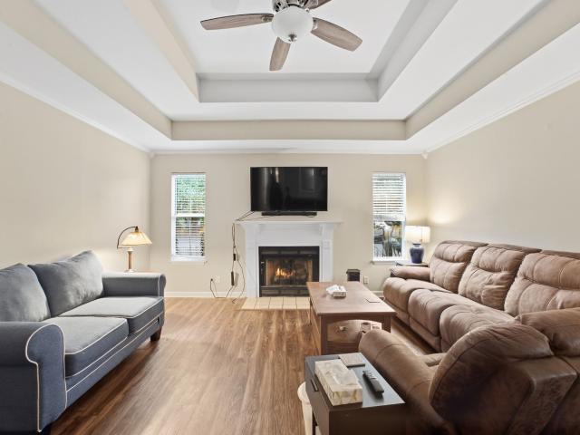 216 Hillside Ct