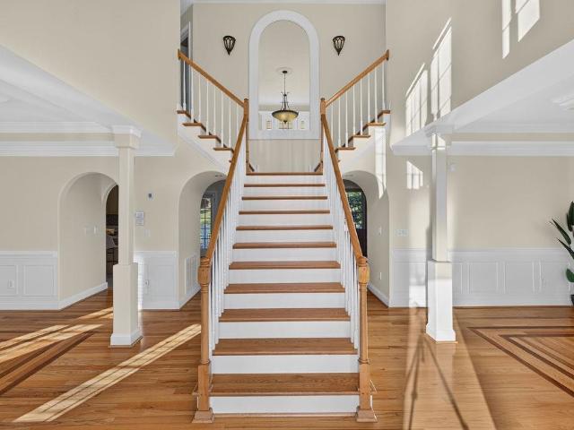216 jocelyn ln