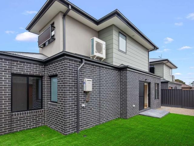2/16 Josephine Grove, Preston