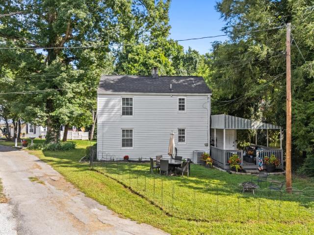 216 Oak Rd