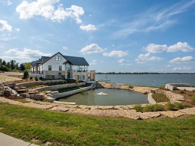 216 Lakeview Lane
