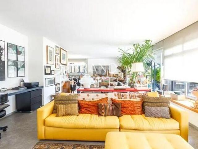 216 m², 2 suítes, 2 vagas Vista permanente para o Clube Pinheiros no Jardim Europa