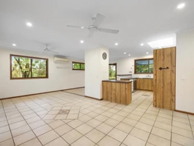 216 Mons Road Forest Glen, QLD 4556