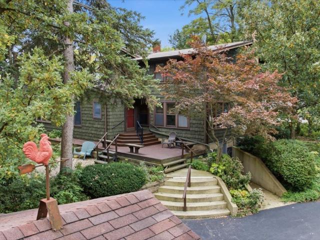 216 N Batavia Avenue