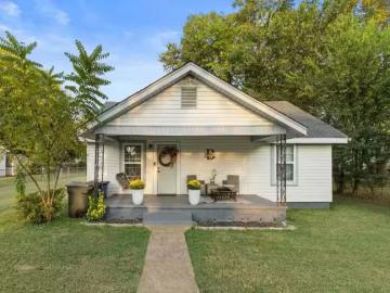 216 N ECLIPSE ST, FLORENCE, AL 35630