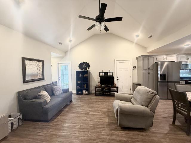 216 Nichols Dr