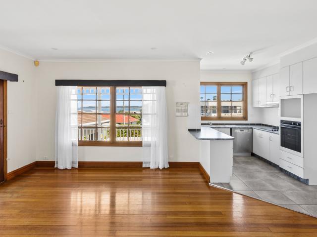 2/16a Wollongong Street Shellharbour, NSW 2529