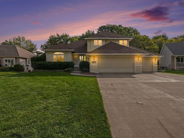 2177 Hynes Ave N, Oakdale, MN 55128