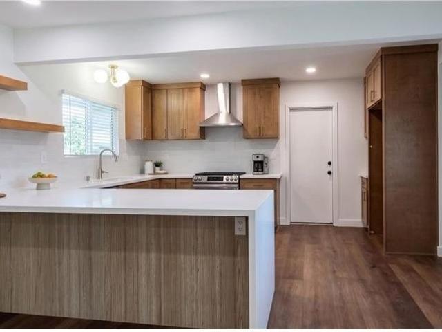 2177 W Midwood