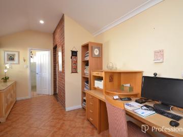 2/172A Shepperton RoadVictoria Park WA 6100, Australia