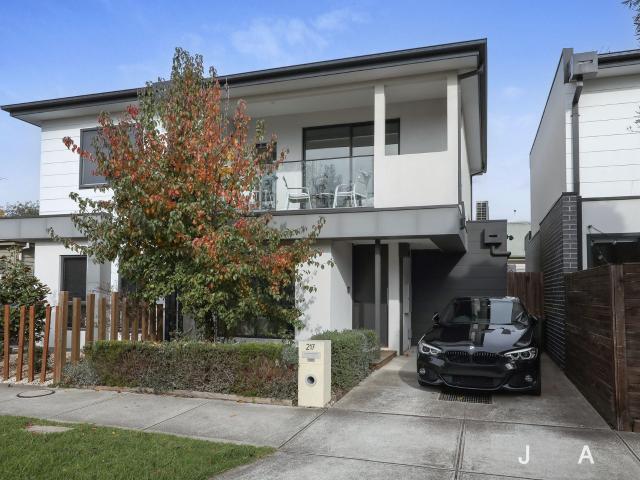 217 Anderson Street, Yarraville | Jas Stephens