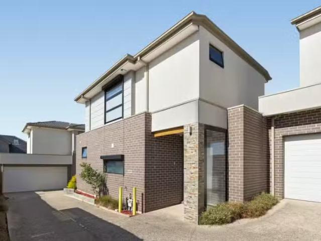2/17 Barlyn Road, Mount Waverley VIC 3149 Townhouse For Lease
