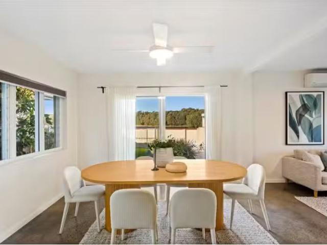 2/17 Birch Crescent, East Corrimal House for rent Listed by J.