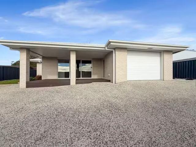 2/17 Griffin Place, SULPHUR CREEK, TAS 7316 House for Rent