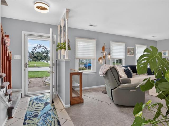 217 Eastlawn DR