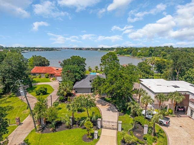 217 Lakeshore Circle