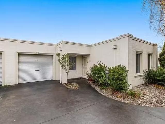 2/17 Sylvia Road, Beaconsfield, VIC 3807