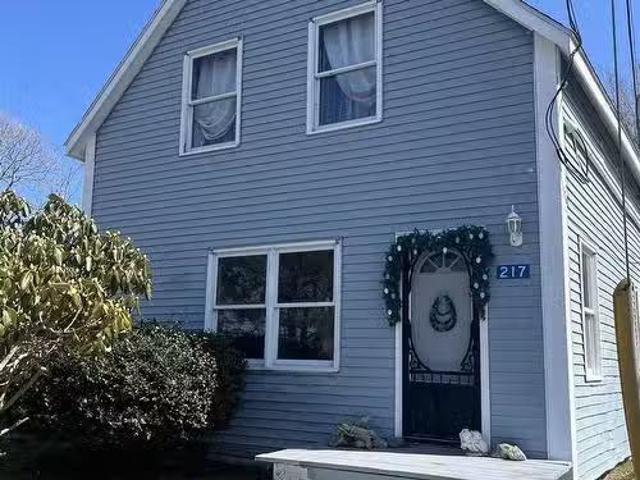 217 Waterloo Street, Liverpool, NS, B0T 1K0 house for sale.