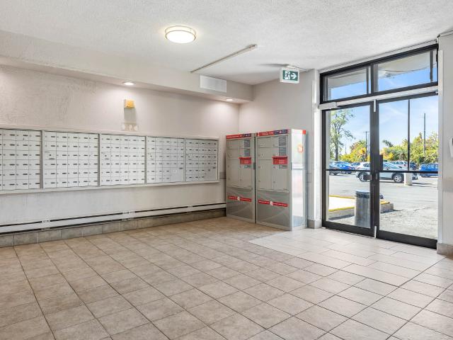 2181 Navaho Drive, Ottawa, ON K2C 3K3 MetCap Living